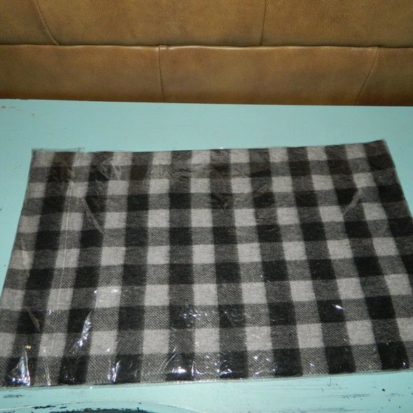 (LAST CHANCE) Amicale Merino Wool Plaid Scarf Gray/Black Mens - Picture 1 of 2